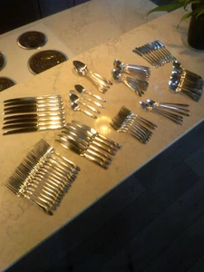 98 Piece Set Vintage Oneida Community Silver Queen Bess Silverware - Picture 1 of 10