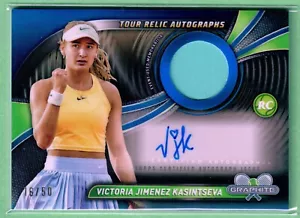 2024 Topps Graphite Victoria Jimenez Kasintseva Auto Tour reliquia rifrattore blu - Foto 1 di 2