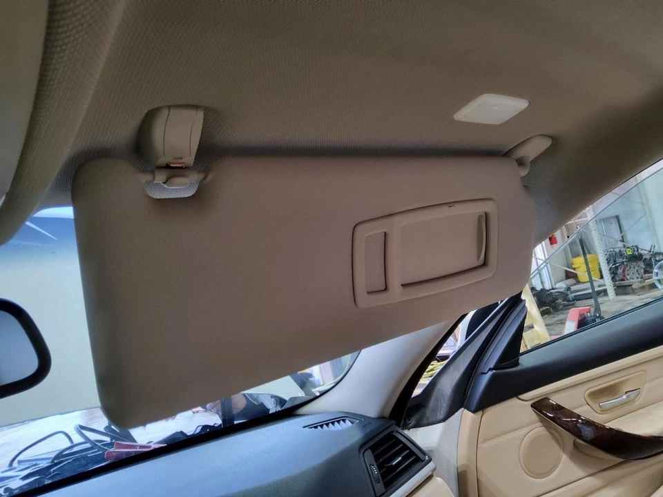 乘客右遮阳板适用于 12-18 宝马 320i 555078 — 第 1/1 张图片