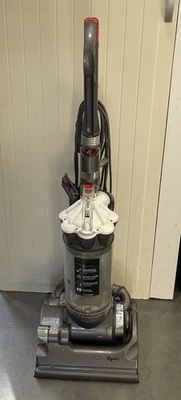 DC 33 Stubborn White Dyson Upright Vacuum Cleaner Hoover Carpet Cleaner - Image 1 of 4