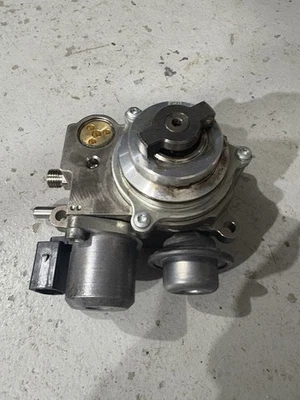 Bomba de combustível de alta pressão 2013 Mini Cooper S - Imagem 1 de 3