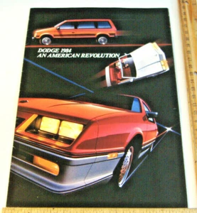 DODGE 1984 ~ UNA RIVOLUZIONE AMERICANA BROCHURE PIEGHEVOLE - Foto 1 di 8