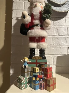 Santa Claus Nutcracker 18” Tall 2002, Missing Very Small Piece On Bottom Right - Picture 1 of 8