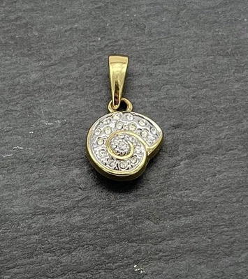 Modeschmuck Anhänger, vergoldet, Muschel, simulierte Diamanten, 1,3 cm lang. - Bild 1 von 2