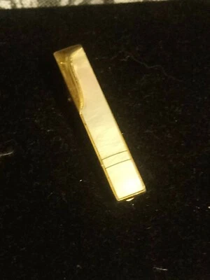Gold Tone And Shell? Tie Clip. J7chd* - Image 1 of 4