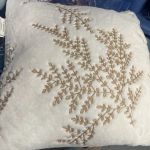 Millihome Waterfowl Down Pillows Set Of 2 White Soft Sherpa W/ Shiny Gold Leaf - Picture 1 of 13