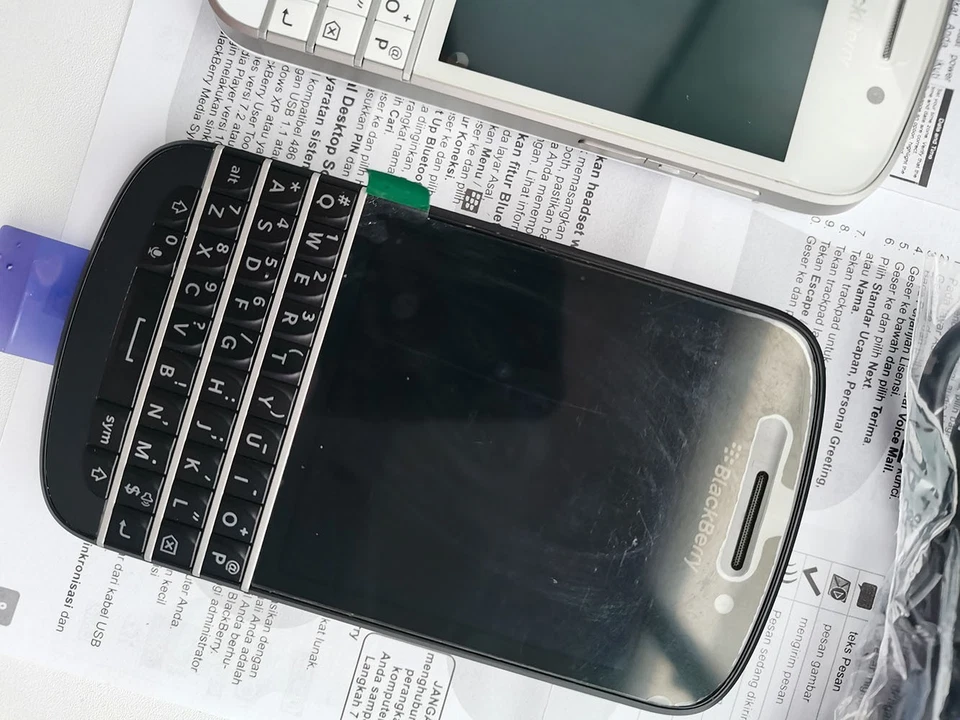 Smartphone BlackBerry Q10 (DESBLOQUEADO) 16GB Negro/Blanco QWERTY Buena Oferta OFERTA Foto 1 de 4