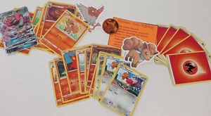 Pokemon 75 Karten, Deck Starter Packs x3, Custom Packs! 75 Karten + Aufkleber + Münzen - Bild 1 von 5