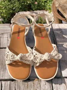 NEW Steve Madden Girl’s Open Toe/Back Raffia Sandals White Size 1 - Picture 1 of 12
