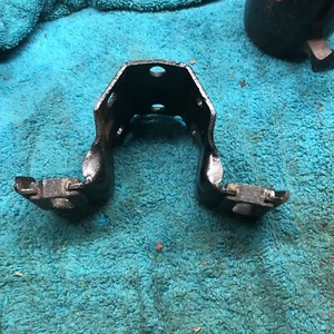 Gm Steering Column Mount AB - Foto 1 di 7