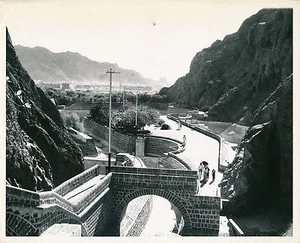 YEMEN c. 1950 - Panorama de Aden Maçonnerie Réseau d'Eau de la Ville - GF 205 - Picture 1 of 2