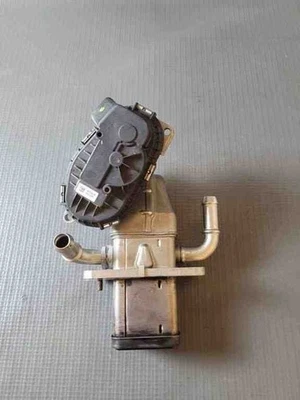 Radiatore VOLVO XC70 CROSS COUNTRY AGR 30668658 33568158 2.00 Benzina 2022 30526557 - Immagine 1 di 4