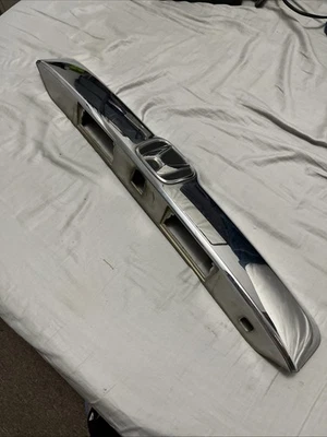 Honda Pilot 2009-2015 maletero puerta trasera moldura cromo fabricante de equipos originales de fábrica Foto 1 de 4