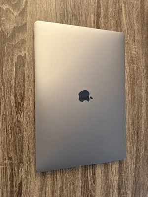 2017 Apple MacBook Pro A1707 15.4” Core i7 16GB 256GB SSD. OS Venture.SPACE GRAY - Image 1 of 4