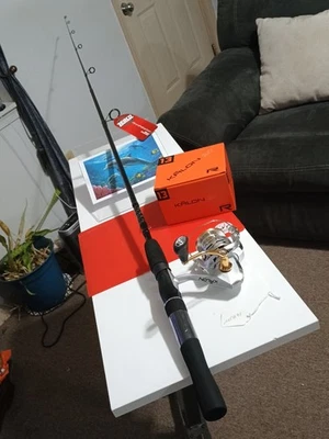 Nova vara de pesca giratória Zebco Annihilator 7' média 10-20 lb e molinete Kalon C 4.0 - Imagem 1 de 4