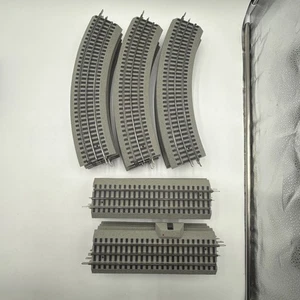 LIONEL FASTRACK O-36 GAUGE TRACK LOT OF 24 - 16 CURVED + 8 STRAIGHT - Picture 1 of 15
