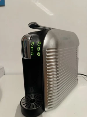 K-fee Kapselmaschine von Krüger – edles Design in Silber, top Zustand - Bild 1 von 3