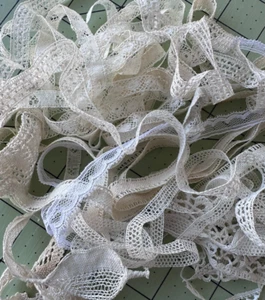 Lace VINTAGE grab bag J3 assorted lengths - Picture 1 of 2