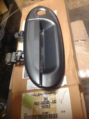 Manija de puerta exterior Ford Taurus F8DZ-5422405-AAC 1998-2007  Foto 1 de 2