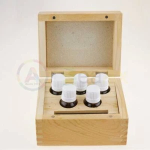 Scatola legno con pietra paragone 75x50x6 mm e flaconi vetro 5 pz 136x108x90 mm - Foto 1 di 3