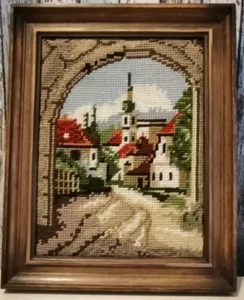 gesticktes Bild im Plastikrahmen mit Holzoptik, 29 x 23cm - Bild 1 von 1