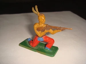 FIGURINE STARLUX INDIEN IROQUOIS A GENOUX PANTALON ROUGE FUSIL - Picture 1 of 1