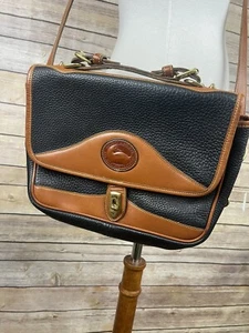 Vintage Dooney & Bourke Tragetasche schwarz braun Allwetter Crossbody Klappe vorne - Bild 1 von 17