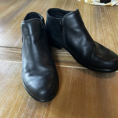 NAOT Mujer Talla 39 EE. UU. 8.5 Casco Negro Cuervo/Negro Gamuza Botín Cremallera Usado en Excelente Condición Foto 1 de 4