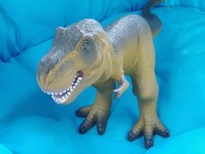 dinosaur fingerling toys r us