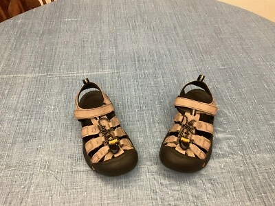 Keen Waterproof hiking sport sandles  size 3 - Image 1 of 4