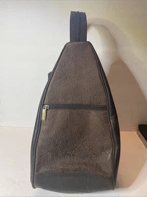 Bolso de mano Biacci de cuero genuino se convierte en mochila  Foto 1 de 4