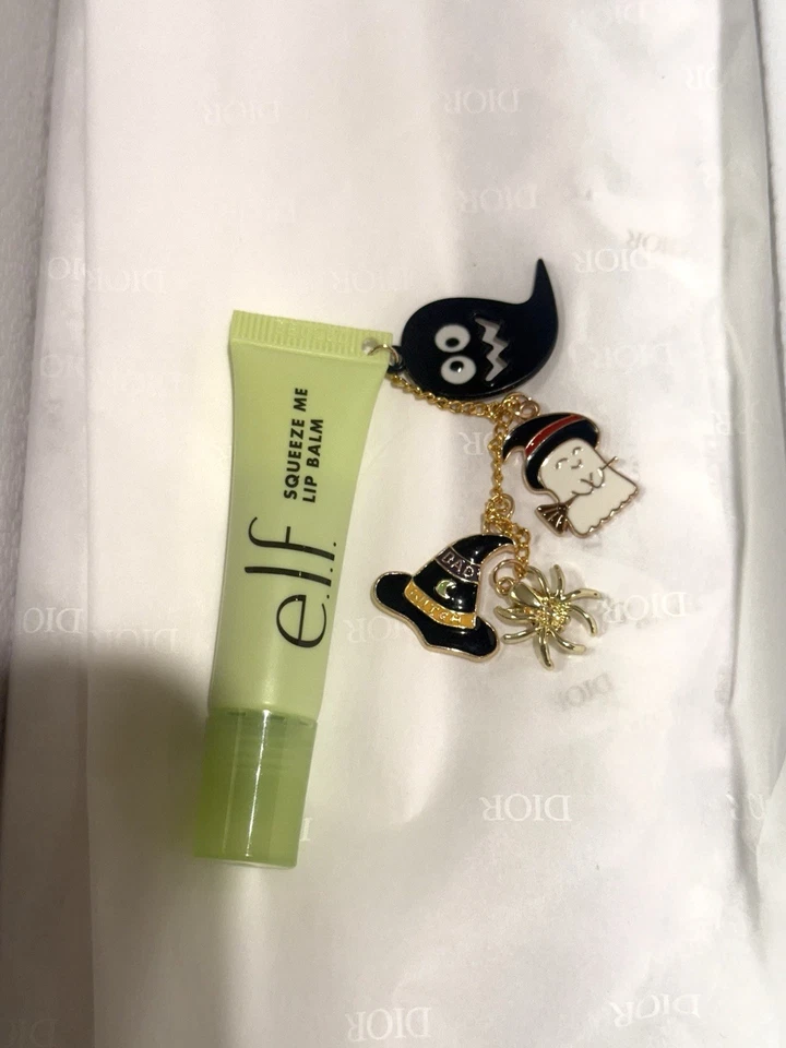 e.l.f. Bálsamo labial Squeeze Me con dijes de llavero de Halloween Foto 1 de 1