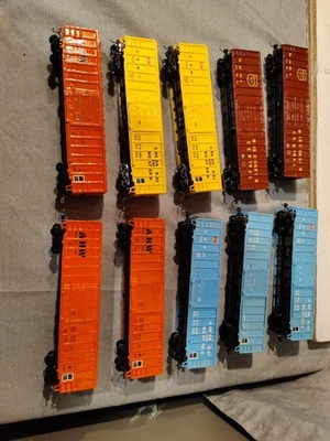 LOT of 10 HO Scale Athearn Single Door Box Cars Hand Painted, Decaled KayDee's - Image 1 of 4
