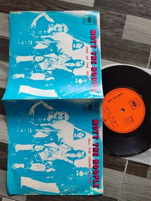 MOTT THE HOOPLE-All The Young Dudes S'pore 7" weird pic flip cover David Bowie - Image 1 of 4