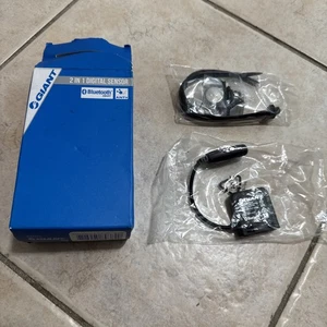 Giant ANT+ & BLE 2 -IN-1 Speed & Cadence Sensor Black New 410000074 - Picture 1 of 5