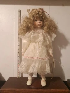 Vtg Seymour Mann Porcelain Doll Paula w/ Tags # 1484 Of 12,500 Limited Edition  - Picture 1 of 7