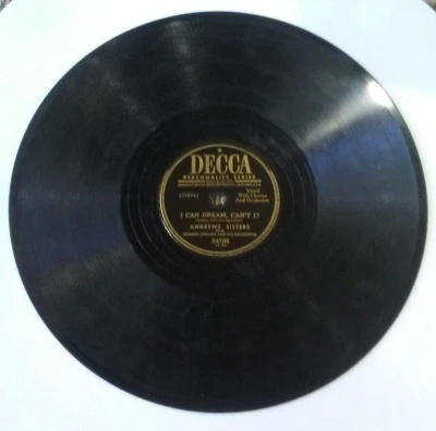 DECCA 24705 Andrews Sisters I Can Dream, Can't I/ Wedding of Lili Marlene 78RPM Foto 1 de 4