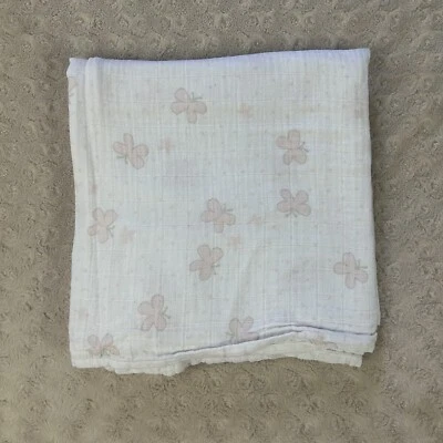 Manta de bebé Swaddle Designs mariposa muselina blanca gris rosa lunares Foto 1 de 4