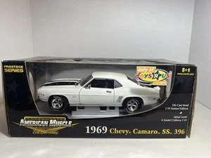 1/18 SCALE ERTL AMERICAN MUSCLE TOYS R' US WHITE 1969 CHEVY CAMARO SS 396 - Picture 1 of 9