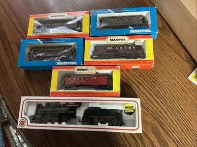 Bachmann HO Scale USRA 0-6-0 PRR Slope Tender with Smoke & 5 Mantua Old TimeCars - Image 1 of 4