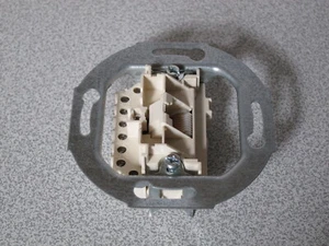 KOPP Netzwerk ISDN Anschlussdose UAE 1x 8-polig EINSATZ SOCKEL UP ☏ - Bild 1 von 1