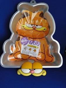 NEW VINTAGE WILTON GARFIELD CAKE PAN WITH PLASTIC FACE PLATE STOCK # 2105-9403 - Picture 1 of 4