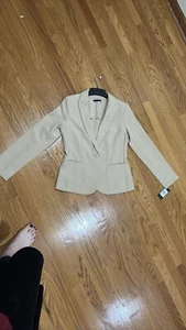 Tommy Hilfiger tan blazer, perfect for business or casual, Gives a polished look - Picture 1 of 6