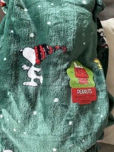 Peanuts Snoopy Green Christmas Throw Blanket Extra Long 60x70 - Picture 1 of 3