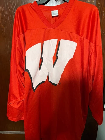 Wisconsin Badgers hockey practice jersey size XL Red CCM #12 Cover