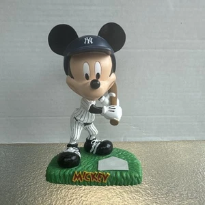 DISNEY BOBBLE DOBBLE MICKEY MOUSE ''CLEAN UP MICKEY'' Yankees WACKELKOPF NEU - Bild 1 von 4