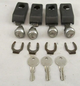 4 CILINDROS DE LLAVE DE TECHO THULE A JUEGO CON LLAVES - Imagen 1 de 3