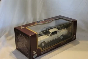 Road Legends 68 Shelby GT500 KR en blanco y negro escala 1:18 - Imagen 1 de 8