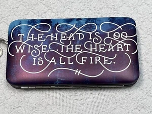 "The Raven Cycle" Owlcrate Zitat Clutch Geldbörse Maggie Stiefvater lila blau NEU - Bild 1 von 9