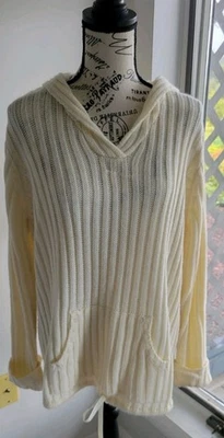 Suéter Derek Corazón Crema con Capucha De Gran Tamaño, Mangas Puños y Bolsillo Canguro 2x Foto 1 de 4